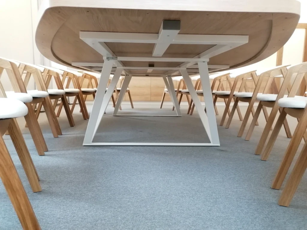 Stolová podnož jednacího stolu