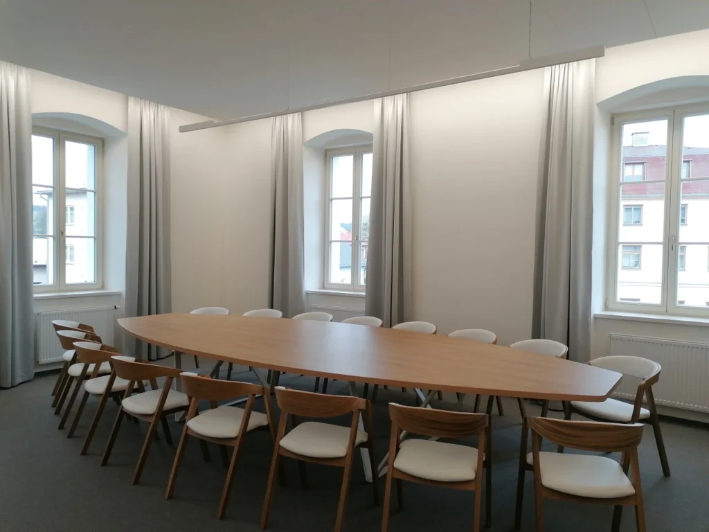 Stolová podnož jednacího stolu